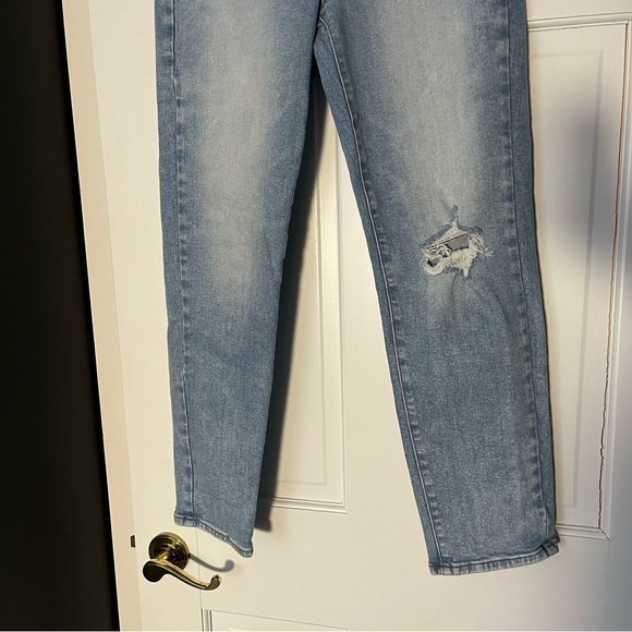 Universal Thread Mid Rise 80s Slim Ripped Distressed Light Wash Jeans Size 8 - Picture 3 of 9